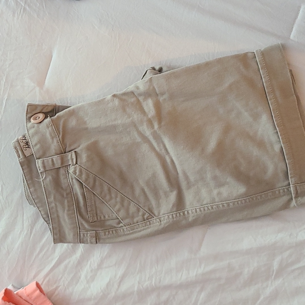Be Bop Khaki Bermuda shorts